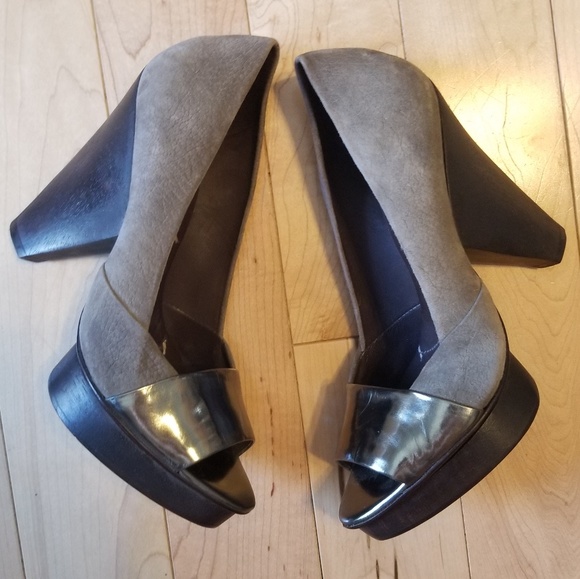 NWT BCBG Max Azria Nole gray metallic chunky heels - Picture 3 of 8